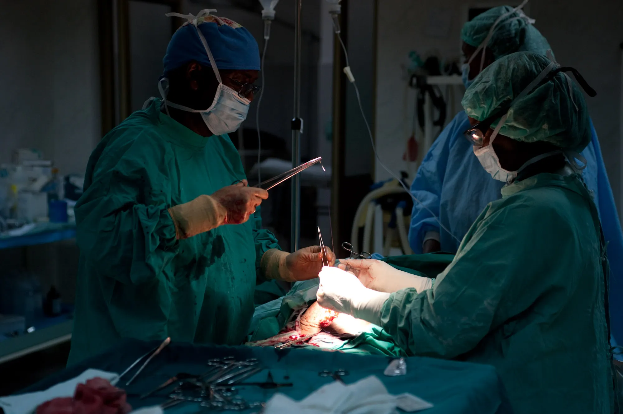 Cure ai pazienti nell'ospedale di Gambo